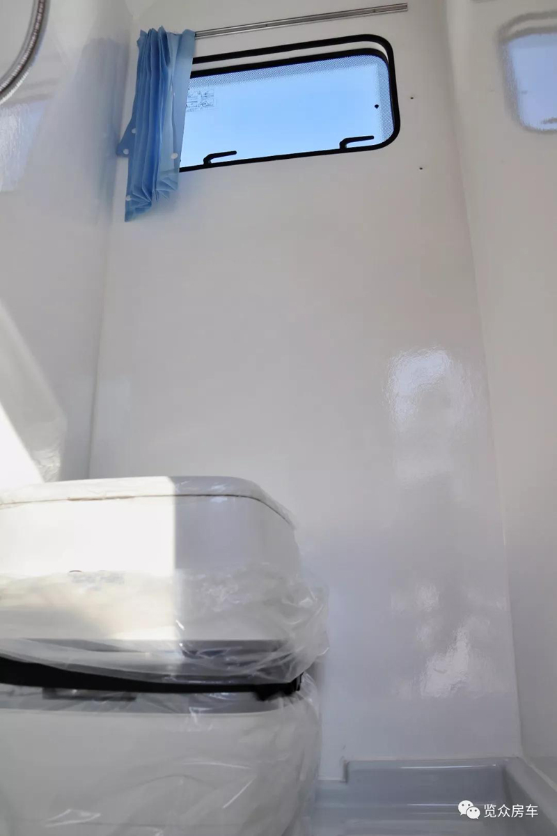 外觀大氣，空間十足的房車