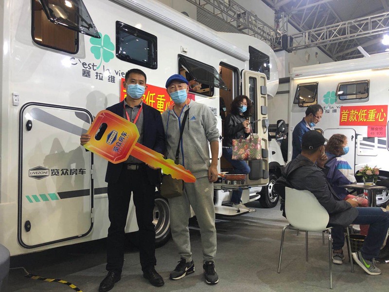 從這選房車的顧客怎么這么多？
