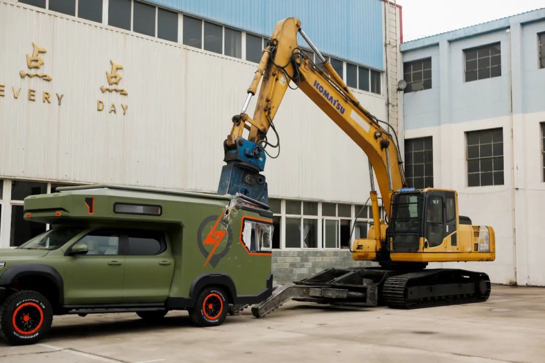 砸掉山海炮旅居車，覽眾房車究竟在搞什么？