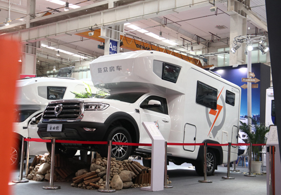 年度新車、自動(dòng)檔、四驅(qū)，能選的房車